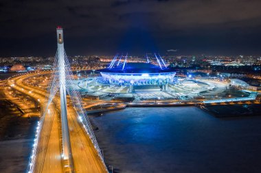 St. Petersburg, Rusya - Mart, 2019: Finlandiya Körfezi'nin kuş bakışı görünümünden güzel havadan görünüm, Saint-Petersburg, Rusya, stadyum, quadrocopter drone uçuşundan manzara