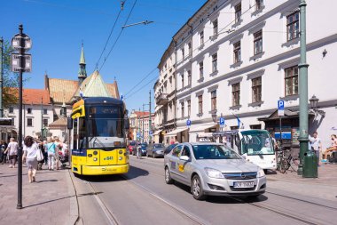 Krakow, Polonya - Haziran, 2017: Krakow caddesinde tramvay