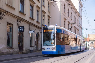 Krakow, Polonya - Haziran, 2017: Krakow caddesinde tramvay