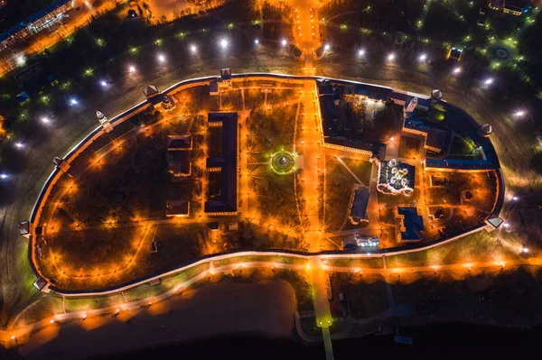 Vista nocturna desde la vista de un pájaro del centro de la ciudad Veliky Novgorod . —  Fotos de Stock