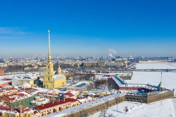 The Peter and Paul Fortress is the original citadel of St. Petersburg, Russia, founded by Peter the Great in 1703 and built to Domenico Trezzini's designs from 1706-1740. — Stock Photo, Image