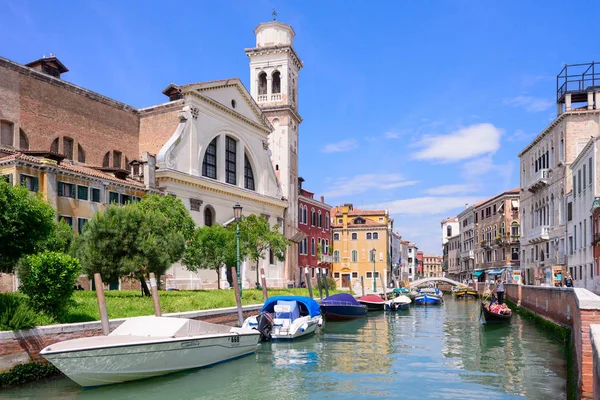 ВЕНЕЦИЯ, ИТАЛИЯ - ПЕРИОД, 2017: Удивительный вид на красивую Венецию, Италия . — стоковое фото