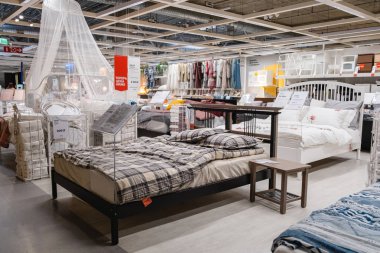 St. Petersburg, Rusya - Mart, 2019: Ikea mağazasının iç mekanları, yatak odası mobilyaları Bölümü.