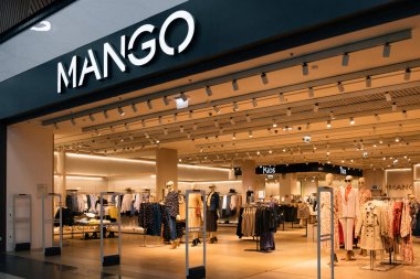 St. Petersburg, Rusya - Mart, 2019: Mango Fashion Store