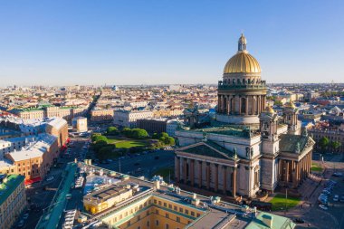 St. Petersburg'da. Aziz Isaac Katedrali. Petersburg Müzeleri. St. Isaac Meydanı. Yaz, St. Petersburg'da. St. Havadan görüntü drone. Rusya