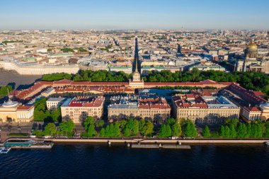 Admiralty kulesinin havadan görünümü, St Petersburg, Rusya
