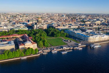 St. Petersburg'da. Aziz Isaac Katedrali. Yaz, St. Petersburg'da. St. Havadan görüntü drone. Bronz Süvari. Rusya