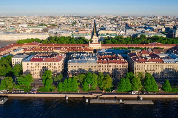 Vista aérea de la torre del Almirantazgo, San Petersburgo, Rusia — Foto de Stock