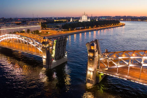 St. Petersburg, white nights, divorced spans Bolsheokhtinsky bridge. The main attraction of summer Petersburg. Photo from drone. — Stock Photo, Image