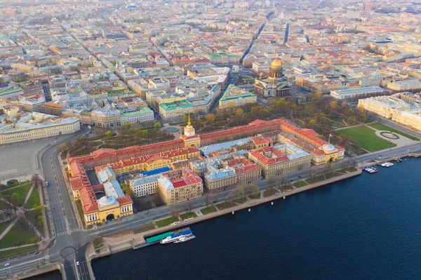 Flygbild över Admiralty Tower, St Petersburg, Ryssland — Stockfoto