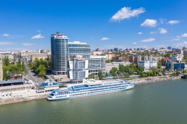 Rostov-On-Don, Rusya - Mayıs 2019: Rostov-on-Don ve Don Nehri'nin havadan görünümü. Rusya