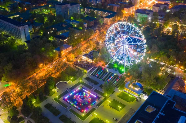 Rostov-On-Don, Rusya - Mayıs 2019: simgesel dönme dolap 