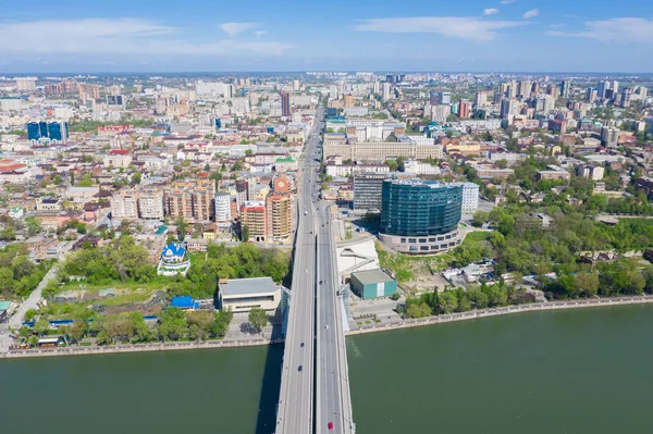 ROSTOV-ON-DON, RUSSIE - MAI 2019 : Vue aérienne de Rostov-on-Don et de la rivière Don. Russie — Photo