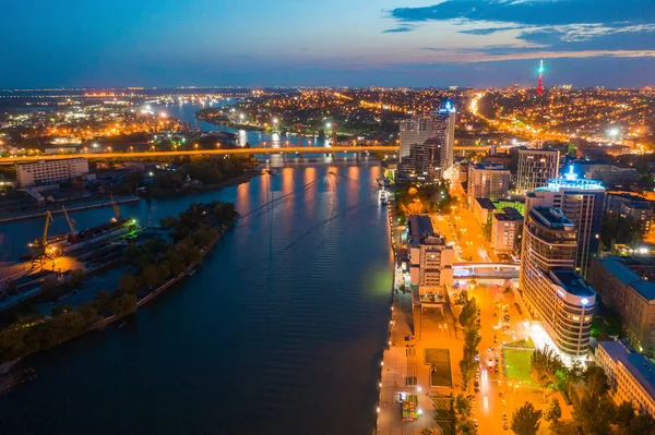 ROSTOV-ON-DON, RUSSIA - MAY 2019: Evening river Don in Rostov-on-Don — Stock Photo, Image