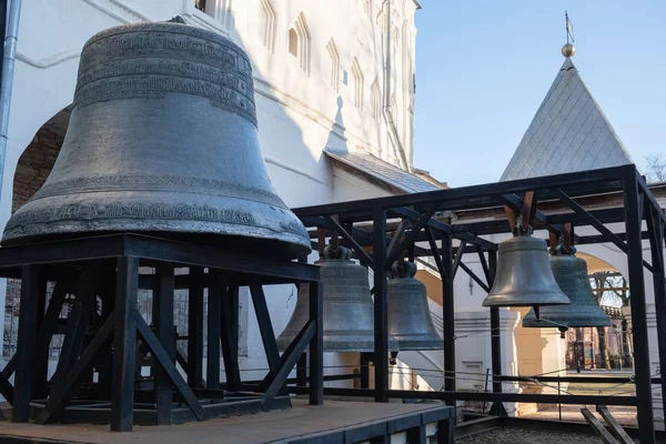 Antik Kremlin'deki Ayasofya Katedrali'nin çan kulesinden çanlar.