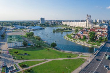 Havadan görünümü, cityscape Minsk, Beyaz Rusya'nın. Yaz sezonu, gün batımı 