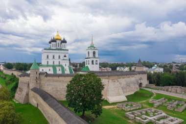 Pskov Kremlin ve Trinity Katedrali Kilisesi, Rusya Federasyonu Hava panorama görünümünü
