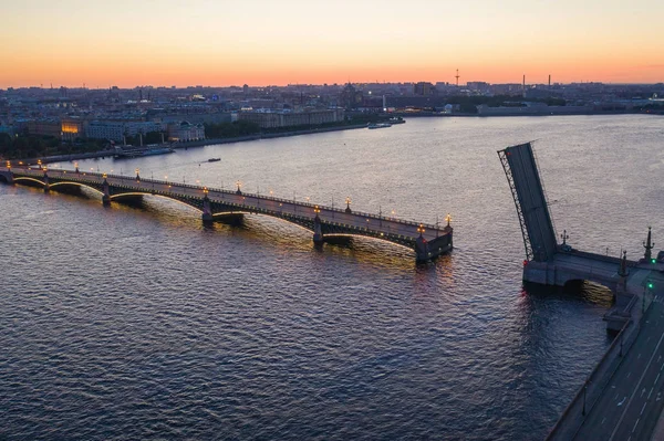 Petersburg Ryssland. Petersburg överbryggar. Trinity Bridge. Vit Nig — Stockfoto
