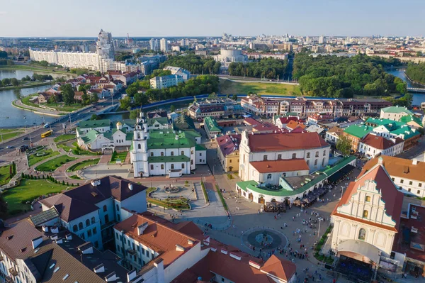 Widok z lotu ptaka na przedmieściach Trinity - starym miastem, a miasto Mińsk, Mińsk, Białoruś. — Zdjęcie stockowe