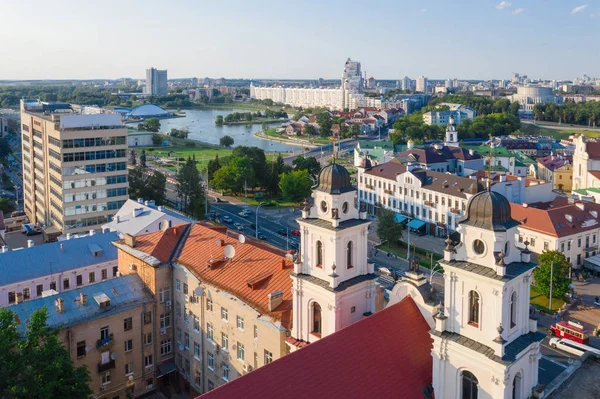 Minsk tarihi merkezinin panoramik görünümü. Belarus.