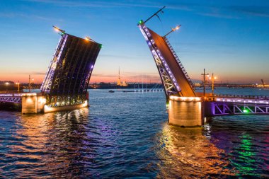 Saint-Petersburg'da beyaz geceler - Saray dra açılışı