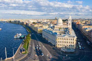 St. Petersburg, Rusya - Temmuz, 2019: Rusya. St.Petersburg'da. Vasilievsky Adası'ndaki Catherine Kilisesi. Top View kasaba.