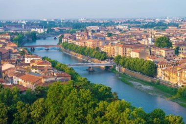 Verona. Verona, İtalya görüntüsünü yaz gündoğumu sırasında. Ünlü