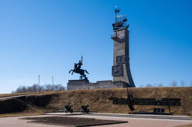 Veliky Novgorod, Rusya - Nisan, 2019: Veliky Novgorod Zafer Anıtı, Rusya. Sovyetler Birliği'nin faşist işgalcilere karşı kazandığı zaferi anmak için Catherine tepesine dikildi..