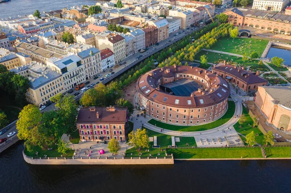 Mejora de la infraestructura social. Reurbanización de los territorios industriales. Creación de nuevos espacios urbanos para los residentes. Nueva Holanda, San Petersburgo, Rusia — Foto de Stock