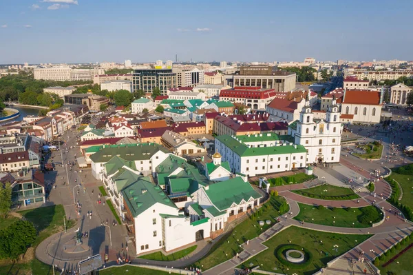 Vista aérea de un suburbio de Trinity - centro histórico antiguo, y la ciudad de Minsk, Minsk, Bielorrusia . —  Fotos de Stock