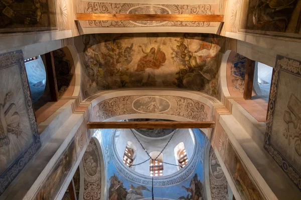 VELIKY NOVGOROD, RUSIA - ABRIL, 2019: Elementos de arquitectura en el interior de la Catedral de San Nicolás - Escena bíblica pintura de la cena de los Señores . — Foto de Stock