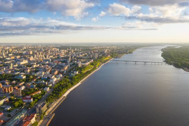 Perma 'nın üst manzarası, Kama Nehri' nin ağzı, Perma Bölgesi. Hava görüntüsü, İHA.
