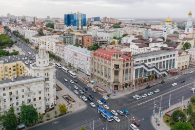 ROSTOV-ON-DON, RUSSIA - EPTEMBER 2020: Bolshaya Sadovaya ve Budenovskiy 'in merkez mağazası ve kavşakları, turistik alanlar, güney Rusya