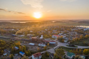 Sortavala 'nın merkezi, Finlandiya sınırında bir şehir, Karelia' da bir turizm merkezi. Ladoga Gölü. İHA 'dan üst görünüm.