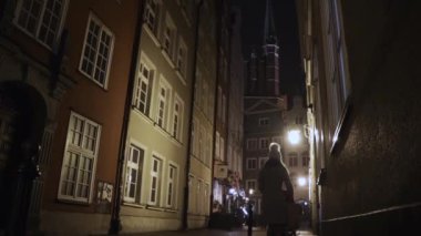 Gdansk, Polonya-Kasım 23, 2018: gece Gdansk uzun Lane mimarisi.