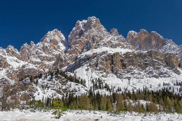 Cortina D 'Ampezzo' dan Cristallo Dağı, Dolomitler, İtalya