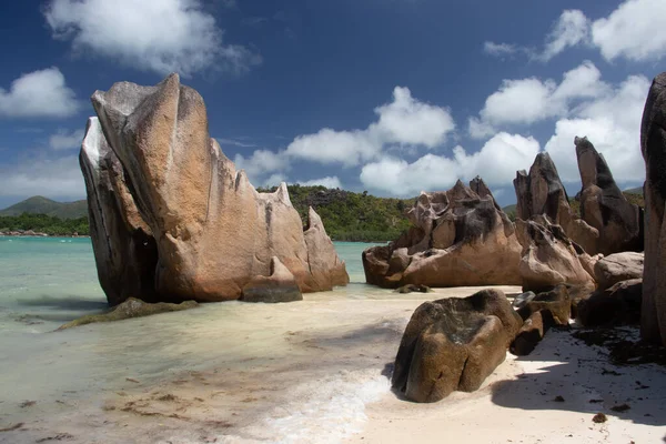 Curieuse Adası granit kayaları, Praslin, Seyşeller 2019