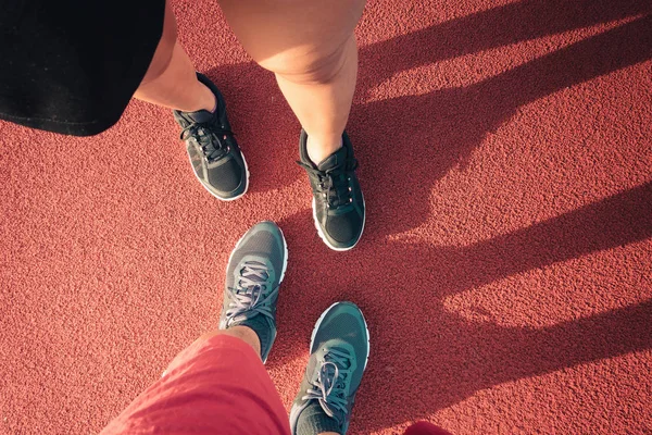 Sportif erkek ve kadın çalışan için hazır.