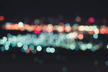 Bokeh şehir ışıkları, gece sahne özetini.