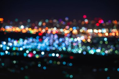 Bokeh şehir ışıkları, gece sahne özetini.