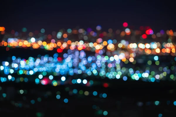 Bokeh şehir ışıkları, gece sahne özetini.