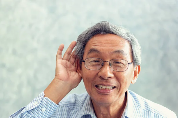 Onun yanında ses duyuyor çalışıyor komuta sizde portresi.