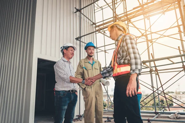 Projektový Management Týmu Inženýra Architekt Jsou Handshake Společně Jednání Jejich — Stock fotografie