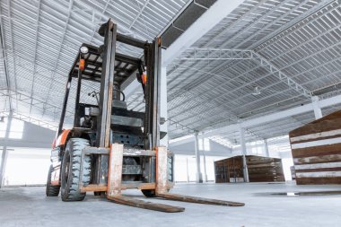 Depo inşaat forklift.