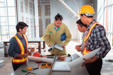 Proje Yönetim ekibi mühendisleri ve Mimarlar için yeni proje., iş inşaat kavramı beyin fırtınası Planya