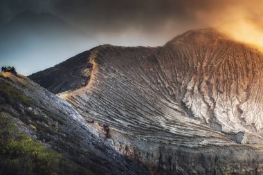 Manzara Kawah Ijen'de krater Endonezya gündoğumu., güzel sahne doğal Ijen'de yanardağ krater, yolculuk seyahat hedef Endonezya., macera açık hava etkinliği.