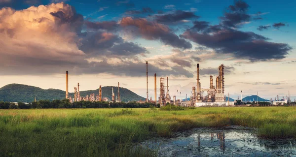 Landschaft Der Und Gasraffinerie Produktionsanlage Petrochemischen Oder Chemischen Destillationsprozess Gebäude — Stockfoto