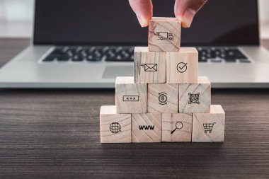 İş E-ticaret ve alışveriş medya simgeler kavramı, closeup 