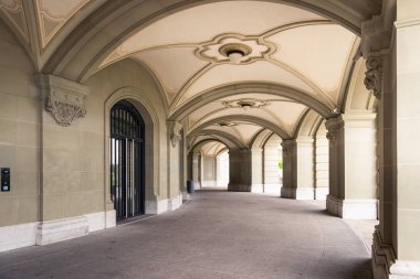 Bern, İsviçre'de Gotik Stil Mimarlık İç Dekoratif. Çağdaş Mimari Detay Cephe Binasıperspektifi.