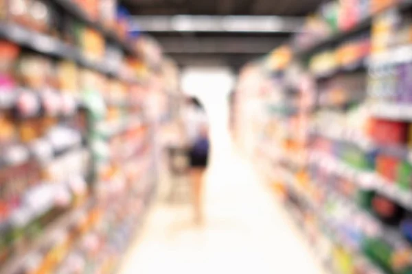Abstract Blurred Supermarket Grocery Store and Refrigerators in Department Store., Bienes de consumo en estante, Categoría de productos alimenticios sobre fondo desenfocado . — Foto de Stock
